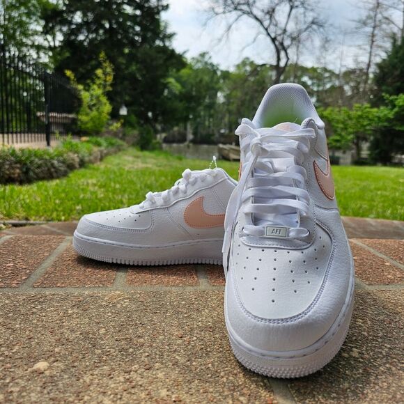 NEW NIKE AIR FORCE 1 LOW WHITE PEACHY PINK SIZE 14 WOMENS - Picture 10 of 10